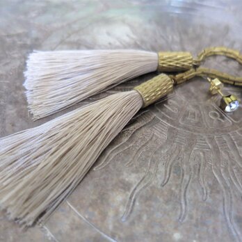シルクタッセルロングピアス アイボリーホワイト tassel pierced earrings <PETS-6IVW＞