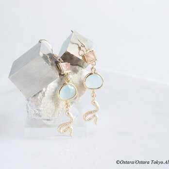 【14KGF】Matt Gold Snake Earrings,-Powder Blue x Grape Fruit-の画像