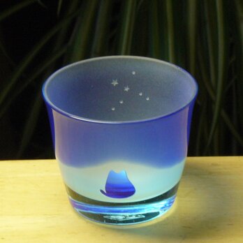 猫と星座の 冷酒・冷茶グラス ～はくちょう座　水色×青　グラス　 (1個）の画像