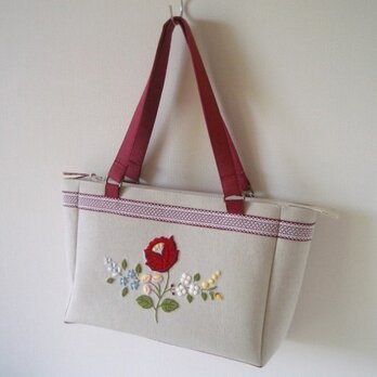 赤い花刺繍バッグの画像