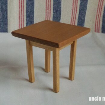 ドール用テーブル小（色：オーク）　1/12ミニチュア家具の画像