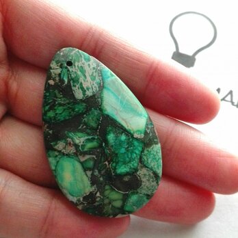 Green Jasper 　ドロップ　シェイプ　ルース　 30*48*6mmの画像