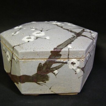 梅六角形陶箱の画像