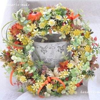 黄色い小花とオレンジリボン：wreathの画像