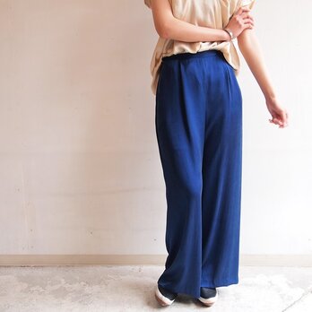 ■藍染/シルクサテンのワイドタックパンツ/濃藍色