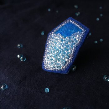 銀河の鉱石　ビーズ刺繍ブローチ   　  タテ