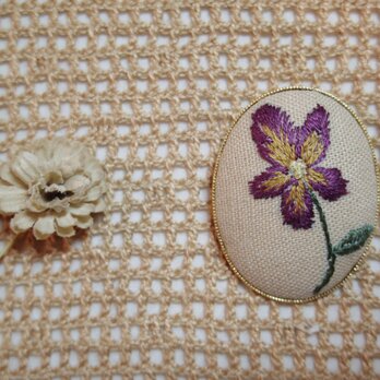 刺しゅうブローチ　ボタニカル刺繍　パンジー　ｂ－１の画像