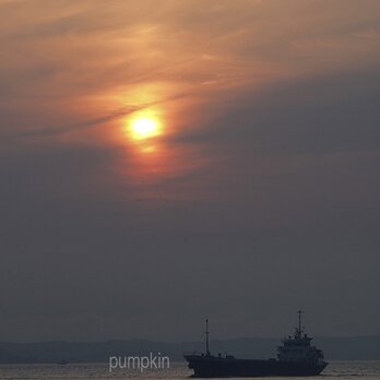 夕日とタンカー-Ⅰ　PH-A4-055     海　海上　東京湾　夕陽　サンセット　タンカー　浦賀水道の画像