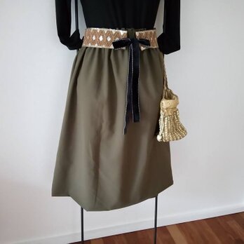 ★２ストレッチ素材のスカート・カーキ★ベルトのトレンドは続く★