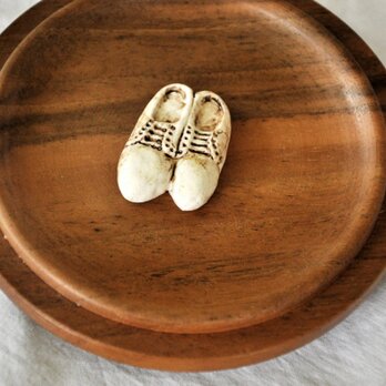 イギリス紳士の革靴　磁土ブローチ（レトロ）