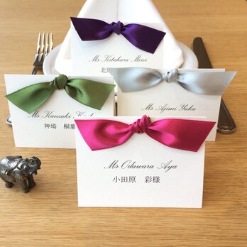 color simple knot place card 席札の画像