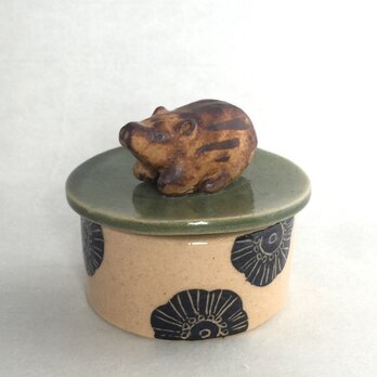 陶のハコ「うりうりうりぼー」の画像