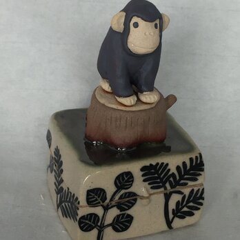 陶ハコ「森のチンパンジー」の画像