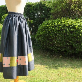 藍大島紬に銘仙のパッチワークのスカートの画像