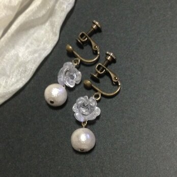 コットンパール(ホワイト)と水晶のイヤリング