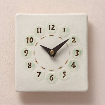 亀甲（角）　陶製掛け時計(木製針）