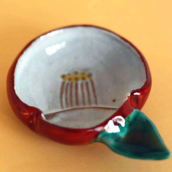 豆皿（赤椿）箸置きタイプの画像