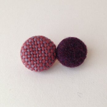 accent color ブローチ  U