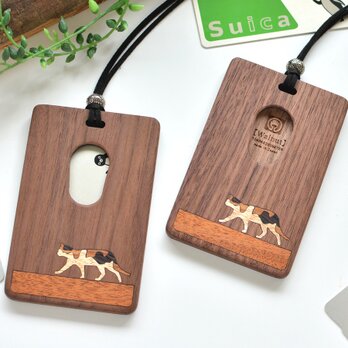 木製パスケース【歩く猫】三毛猫/ウォールナットの画像