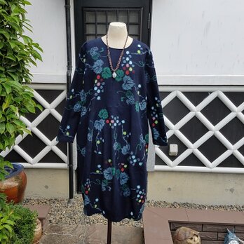 着物リメイク　手作り　かわいらしい柄　かすり　バルーンワンピースの画像