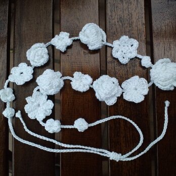 手編みの白いお花ネックレス・2の画像