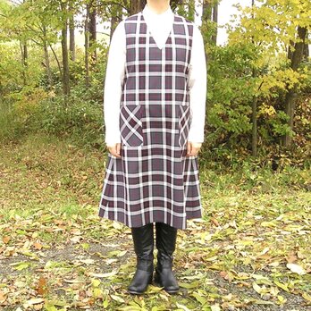 ノスタルジックなジャンパースカート（国産ウール×ポリエステル混紡生地）の画像