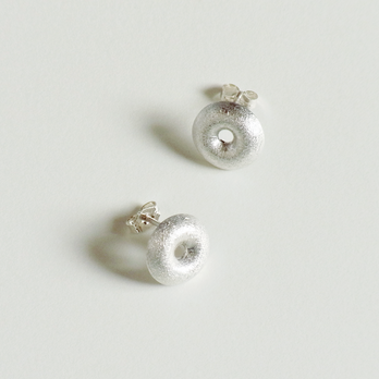 (SILVER) DONUT STUD EARRINGSの画像