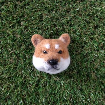 芝犬ブローチの画像