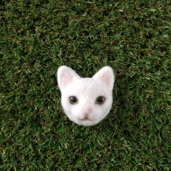 白猫ブローチの画像