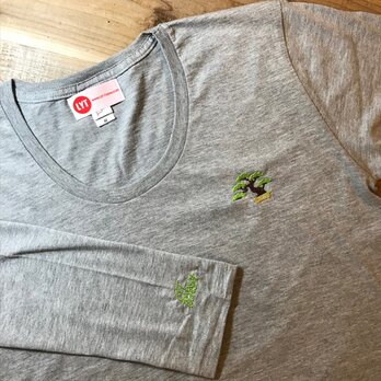 盆栽 刺繍 Uネック ロングスリーブ Tシャツの画像