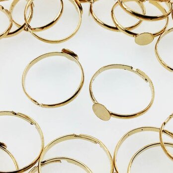 送料無料　リング パーツ　指輪　6mm台座付き　ゴールド　50個　サイズフリー　B級品　（AP0453）の画像