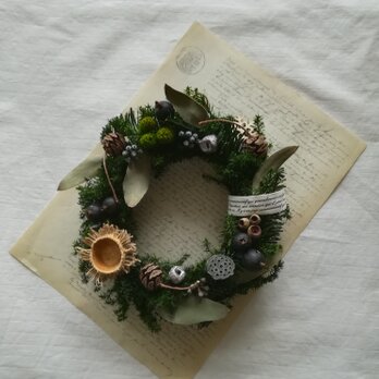 【送料無料】色んな木の実のgreen wreathの画像