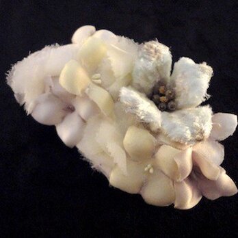 White hydrangea brooch(2way)/Lの画像