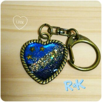 ハートの枠に星空のバッグチャーム