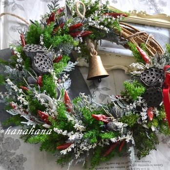トウガラシとハスの実wreathの画像