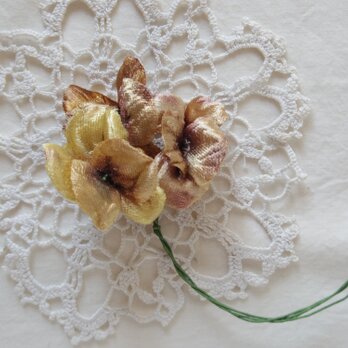 アンティークスタイルの布染め花　ブーケ・コサージュ　イエローブラウンのパンジー　n-１6の画像