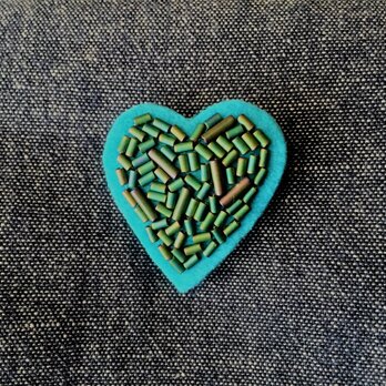green heart  ビーズ刺繍ブローチ Sの画像