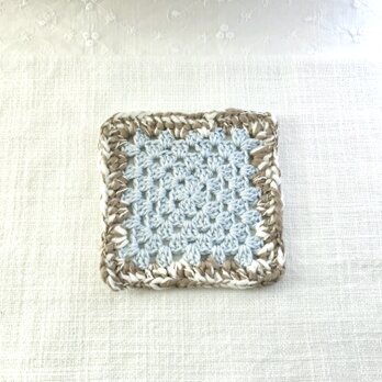 かぎ針編みコースター (水色とベージュ)の画像