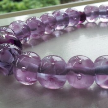 薄紫の花1～お数珠(とんぼ玉)の画像