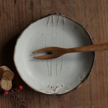 豆皿 うさぎ やさしい雰囲気の白マット系 陶器の画像