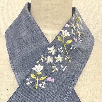 刺繍半襟・淡い花の画像