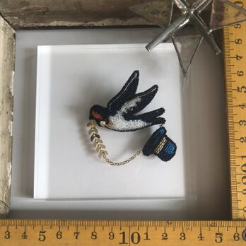 「magic」ツバメ *リュネビル刺繍ブローチ