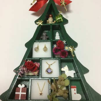 ウッドクリスマスツリーのプレゼントボックスの画像
