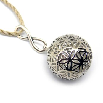フラワーオブライフ 球状（籠目）・メビウスの輪　ヘンプ ネックレス（銀色）（生命の花/神聖幾何学）の画像