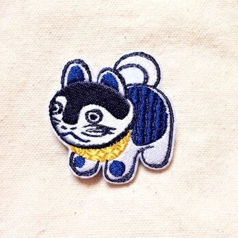 刺繍ブローチ　「犬張子：紺」の画像