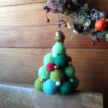 羊毛フェルト カラフルクリスマスツリーの画像