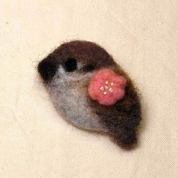 羊毛ブローチ「梅すずめ」の画像