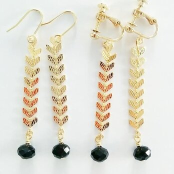 arrow design chain×jet glassイヤリングの画像