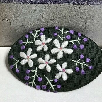 手刺繍バレッタ＊花の色の画像