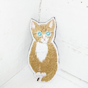 茶色の猫ちゃん＊刺繍ブローチの画像